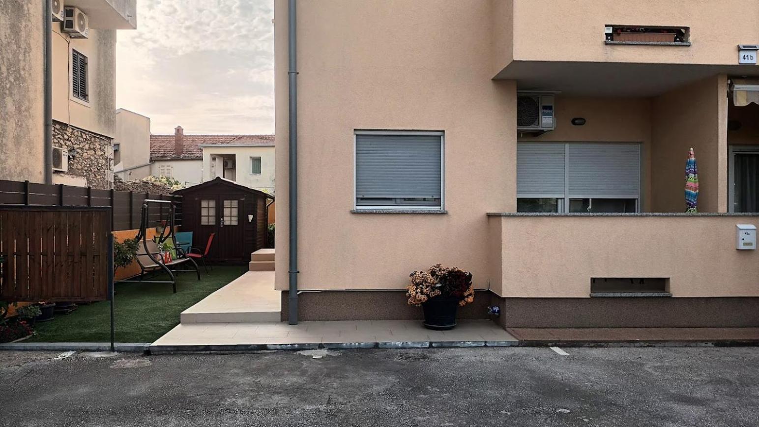 Apartman Sandra -Private Parking And Garden Zadar Exteriör bild